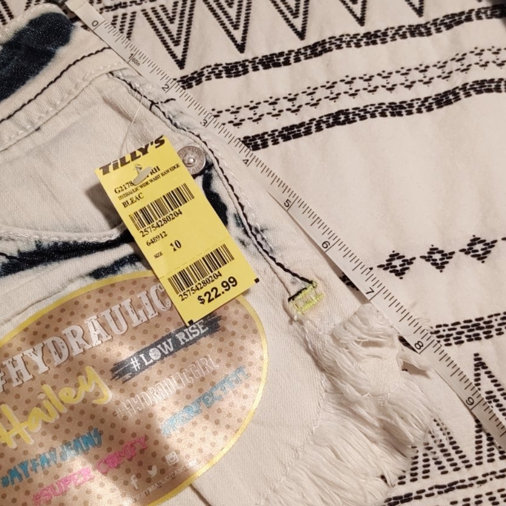Tilly's HYDRAULIC | Acid Washed Mini Shorts - Picture 4 of 8